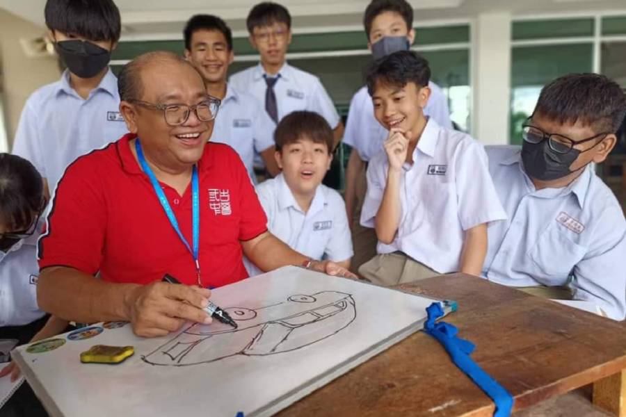 蔡秉盛：美工的户外教学 “汽车速写”